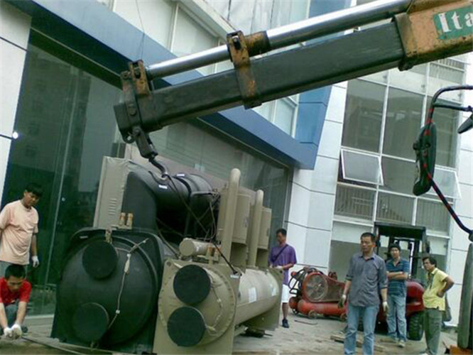 孟州市随车吊和汽车吊的核心区别是什么？哪种更省钱？