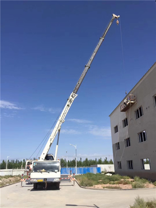 孟州市“轻装强干”—— 吊车的 “轻量化臂架” 技术